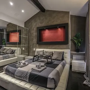 https://stylish-apartment-near-duomo.italymilanhotels.net